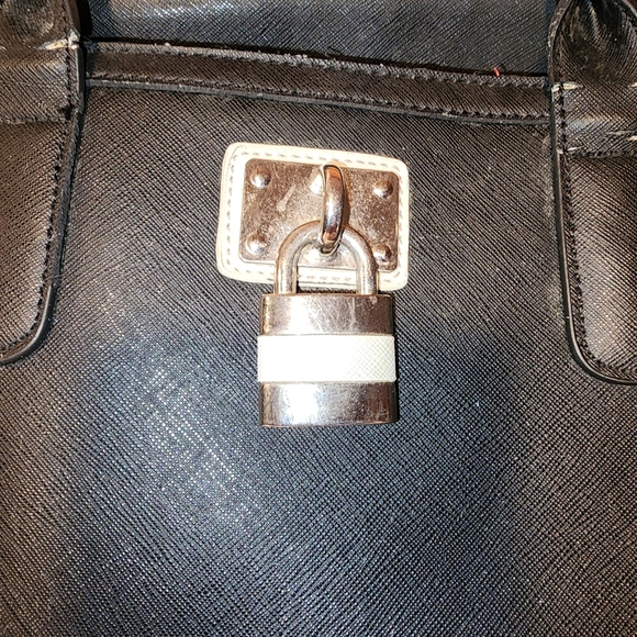 Kenneth Cole Reaction Black and White Women's Tote Bag - Picture 4 of 13